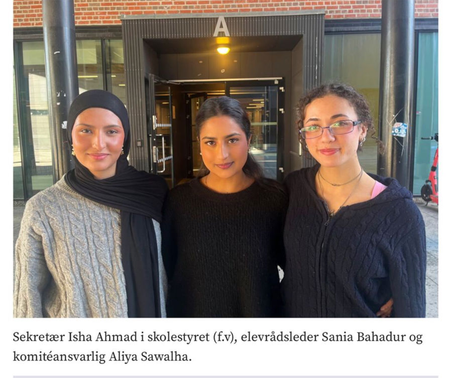 En gruppe personr som poserer for et bilde