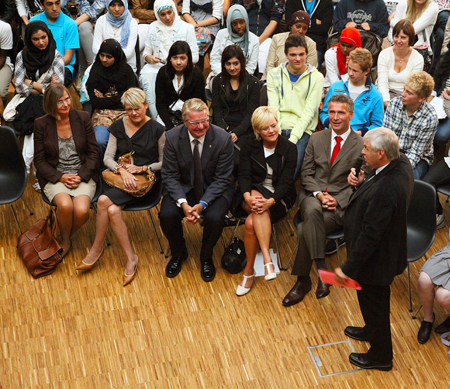 Foto: Rektor Per Bjarne og Jens Stoltenberg Rektor Per Bjarne og jens Stoltenberg