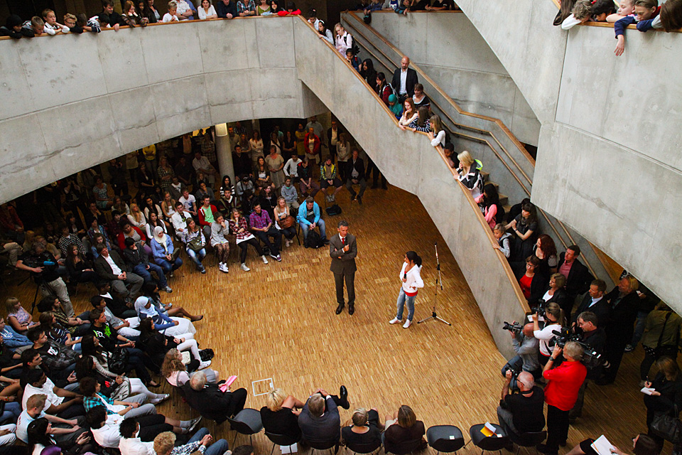 Jens Stoltenberg intervjuet av elev