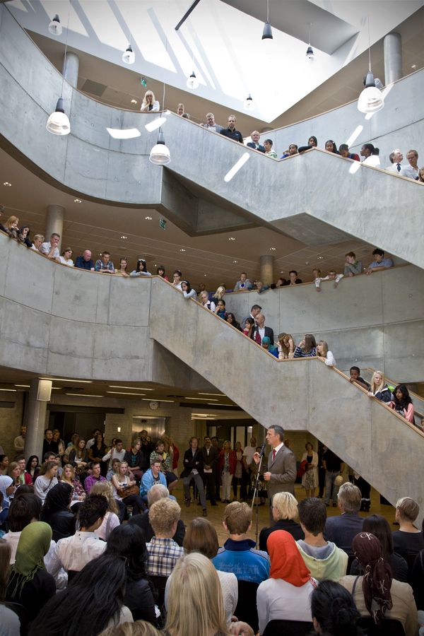 Samling i skolens kantine