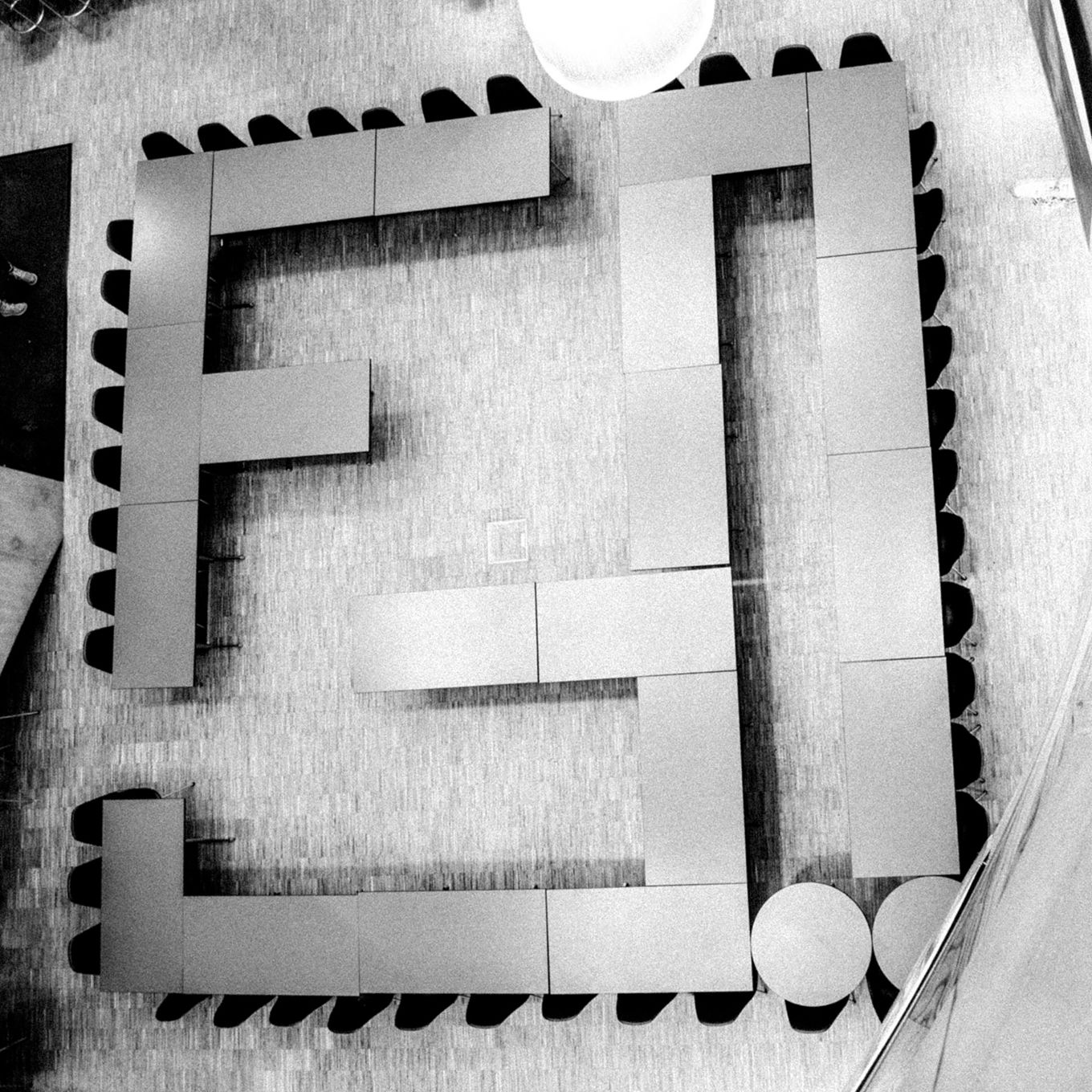F21 logo